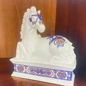 Elizabeth Arden Byzantium Porcelain Horse Figurine Trinket Jewelry Box